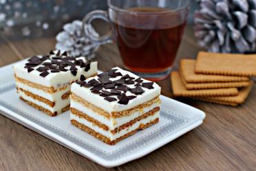 No-Bake Curd Cake with Gelatin Cookies