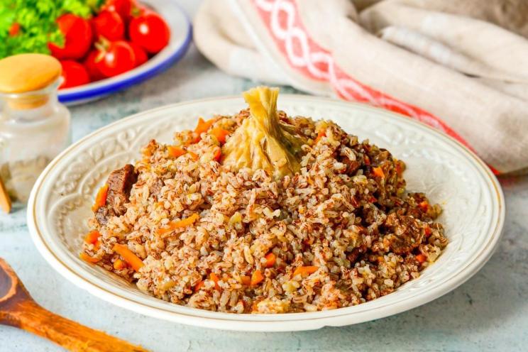 Uzbek Fergana Pilaf: Delicious Cauldron-Cooked Delight