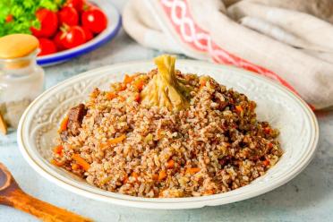 Uzbek Fergana Pilaf: Delicious Cauldron-Cooked Delight