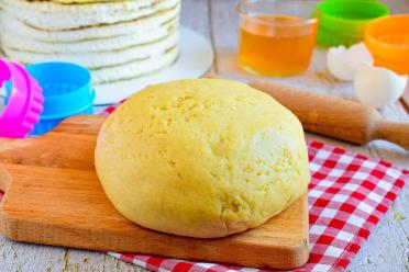 Versatile Honey Cake Dough for Cakes and Pastries