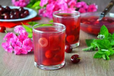 Easy Homemade Cherry Jelly