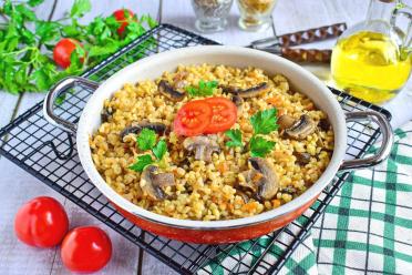 Quick & Delicious Bulgur with Mushrooms and Onions