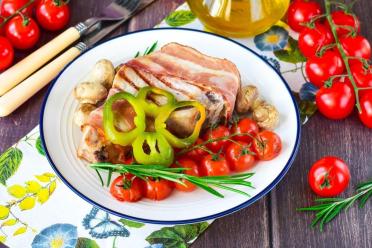 Easy Oven-Baked Foil Pork Steak with Veggies