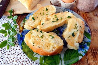 Egg-Crusted Fried Bread
