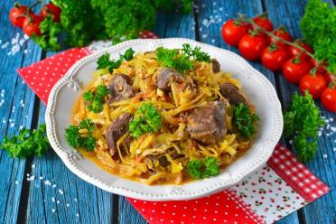 Savory Stewed Liver with Cabbage Delight