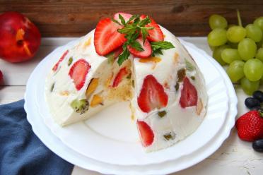 Fruity No-Bake Gelatin Cake with Sour Cream