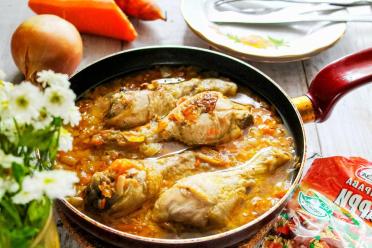 Savory Stewed Chicken with Carrots and Onions