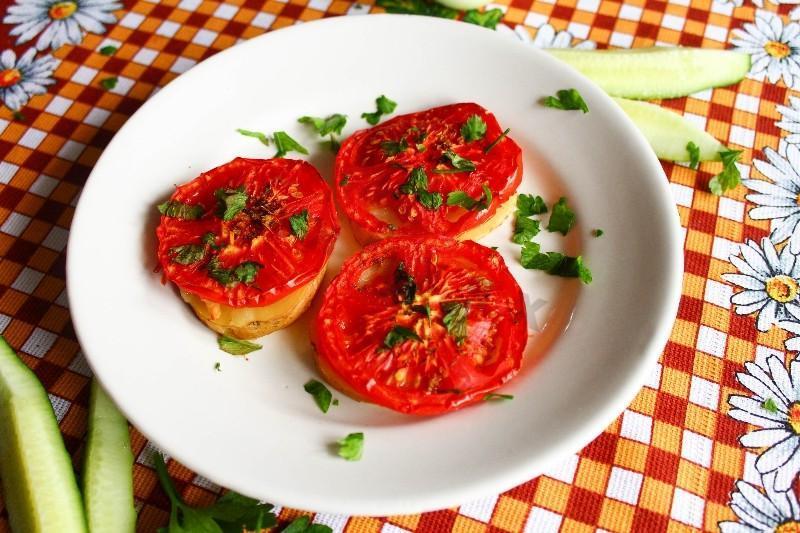Tasty Baked Tomatoes with Potatoes Tasty Baked Tomatoes with Potatoes
