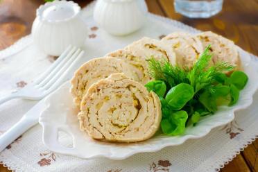 Easy Oven-Baked Chicken Roll with Garlic and Spices