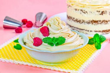 Fluffy Cream and Boiled Condensed Milk Frosting for Cakes