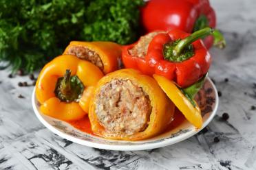 One-Pan Stuffed Peppers with Tomato Paste