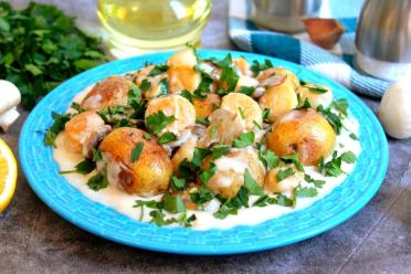 Creamy Scallops with Potatoes and Mushrooms