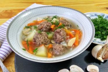 Hearty Meatball and Potato Soup
