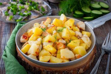 Chicken and Crispy Fried Potatoes