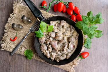 Creamy Chicken Hearts with Onions