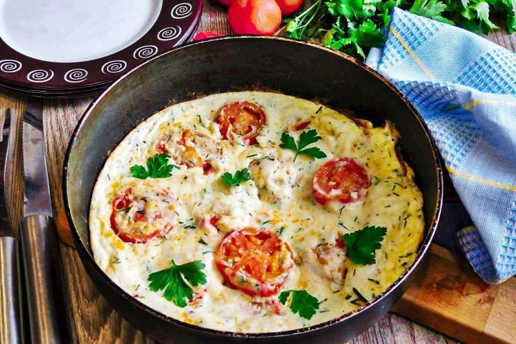 Cheesy Tomato Scrambled Eggs Cheesy Tomato Scrambled Eggs