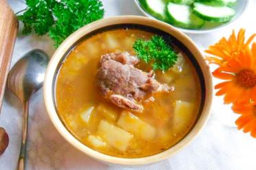 Hearty Beef Bone Pea Soup