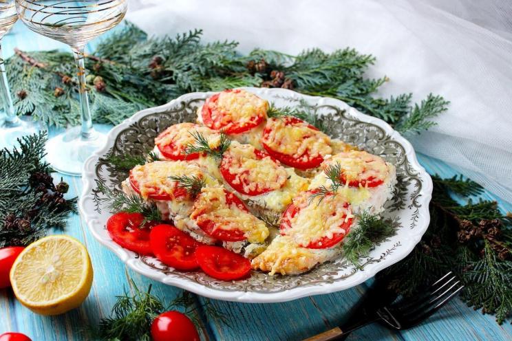 Oven-Baked Red Fish with Tomatoes, Cheese, and Sour Cream Sauce Oven-Baked Red Fish with Tomatoes, Cheese, and Sour Cream Sauce