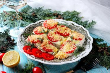 Oven-Baked Red Fish with Tomatoes, Cheese, and Sour Cream Sauce
