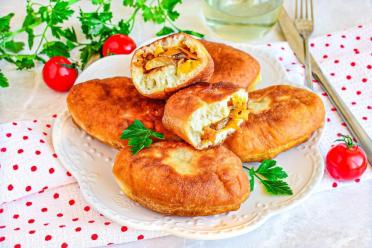 Quick & Fluffy Fried Pies with Soda & Kefir Dough