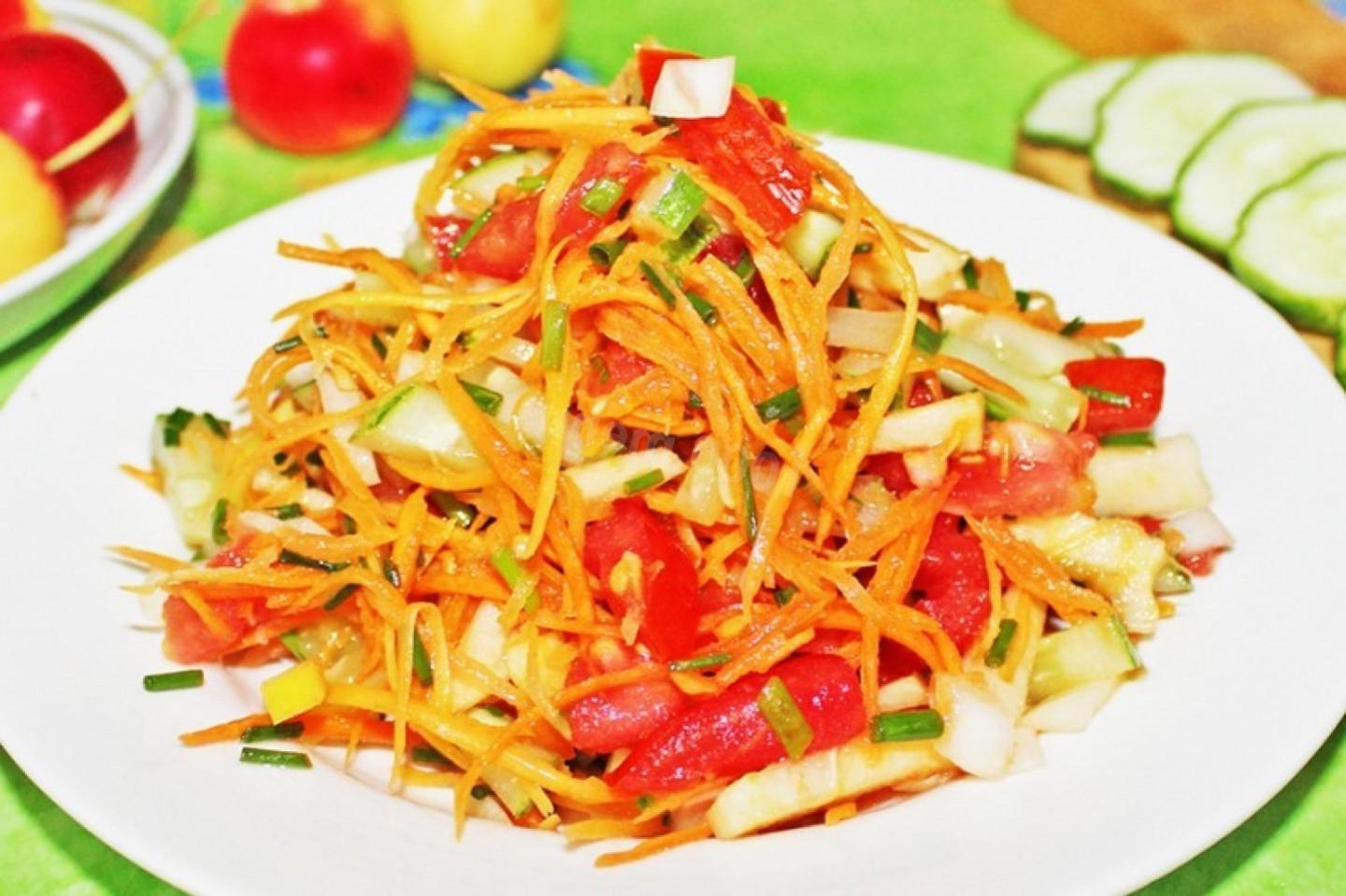 Easy Tomato, Carrot, and Apple Salad