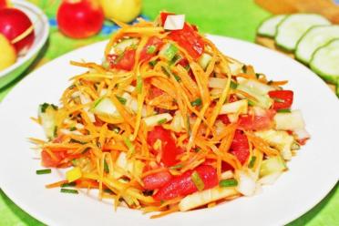 Easy Tomato, Carrot, and Apple Salad