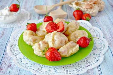 Strawberry Dumplings: A Tasty Summer Treat