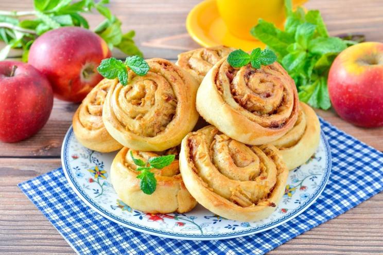 Cinnamon Apple Swirl Rolls Cinnamon Apple Swirl Rolls