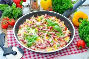 Quick & Easy Skillet Lavash Pizza with Sausage and Cheese