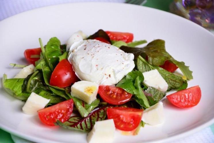Cherry Egg & Mozzarella Light Salad Cherry Egg & Mozzarella Light Salad