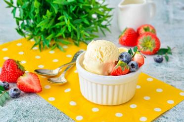 Creamy, Homemade Ice Cream with Natural Ingredients