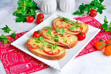 Oven-Baked Tomato and Cheese Sandwich