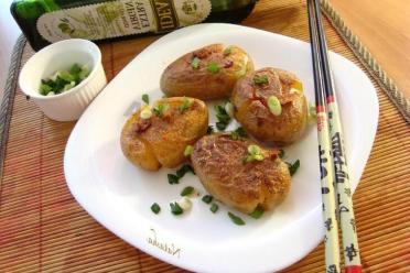 Salt and Pepper Crispy Fried Potatoes
