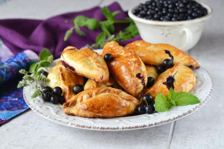 Quick & Fluffy Oven-Baked Pies Without Yeast