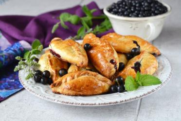 Quick & Fluffy Oven-Baked Pies Without Yeast