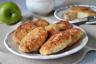 Juicy Cottage Cheese and Apple Cutlets