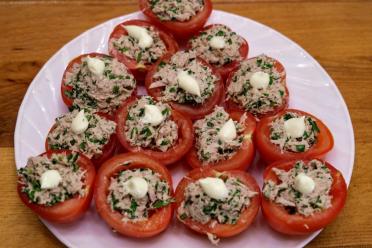 Quick 5-Minute Tuna-Stuffed Tomatoes