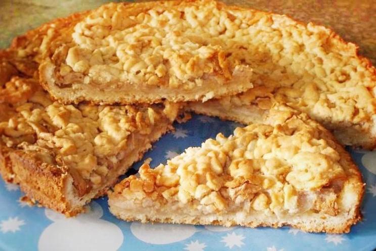 Apple-Protein Filled Shortbread Pie with Margarine Apple-Protein Filled Shortbread Pie with Margarine