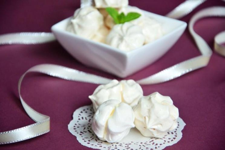 Homemade Classic Meringue Dessert