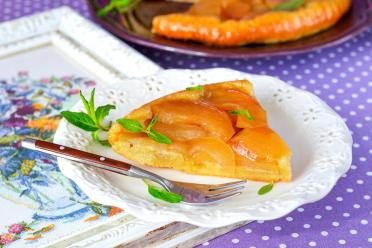 Upside-Down Caramel Apple Tart