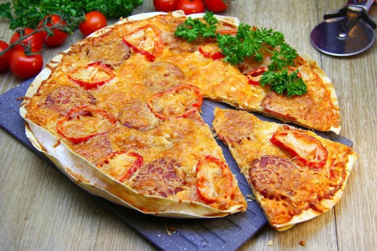 Quick & Crispy Oven-Baked Lavash Pizza with Sausage and Cheese