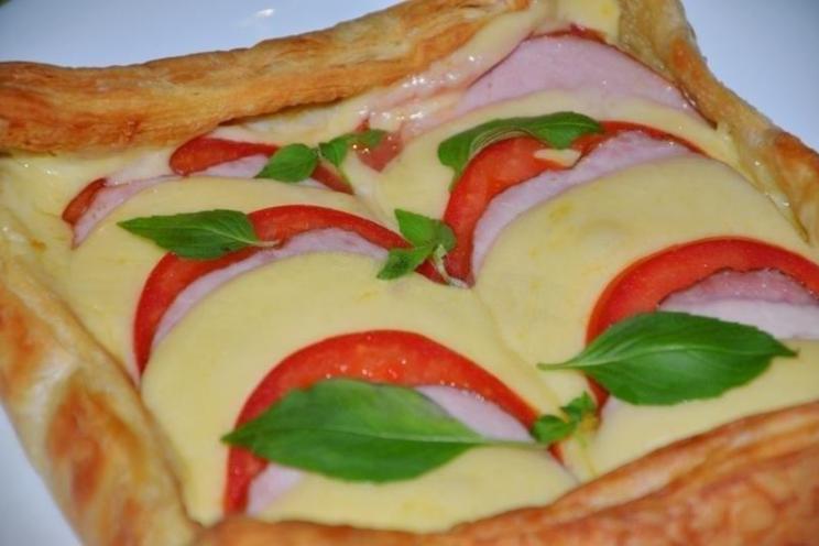 Quick and Tasty Puff Pastry Pizza Delight Quick and Tasty Puff Pastry Pizza Delight