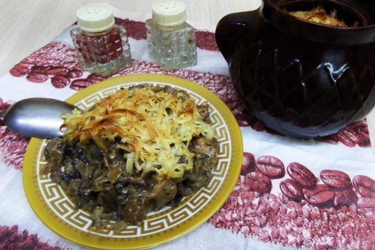 Cheesy Chicken Stuffed Mushrooms with Onions