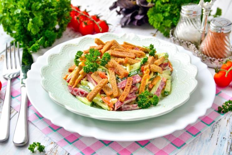 Quick Carrot and Sausage Crouton Salad Quick Carrot and Sausage Crouton Salad