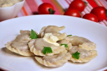 Tender Meat-Stuffed Choux Pastry Dumplings