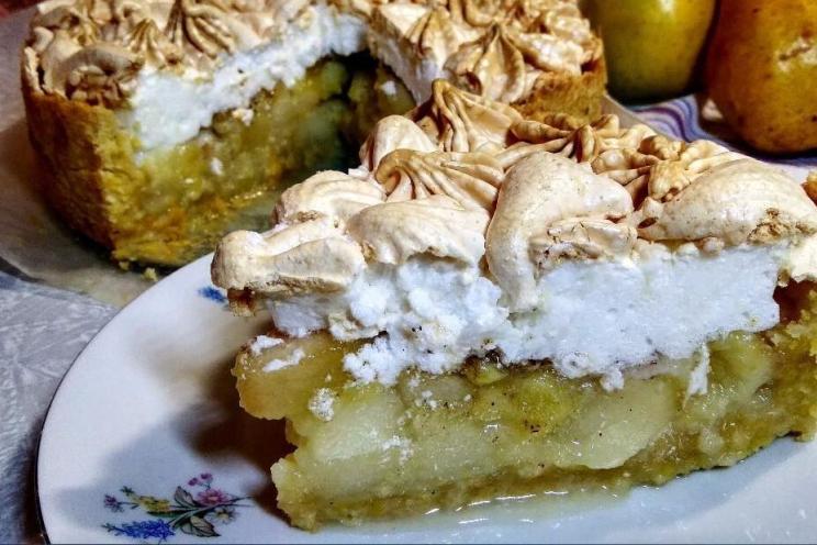 Meringue-Topped Caramelized Fruit Pie