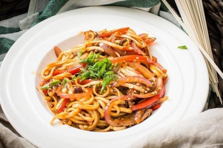 Sweet and Savory Udon Noodles with Pork