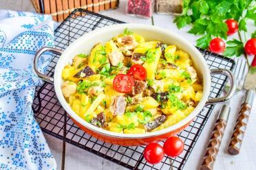 Sautéed Potatoes & Mushrooms in Creamy Sauce