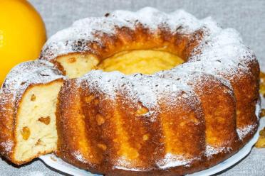 Easy Fluffy Curd Cake with Raisins and Coconut