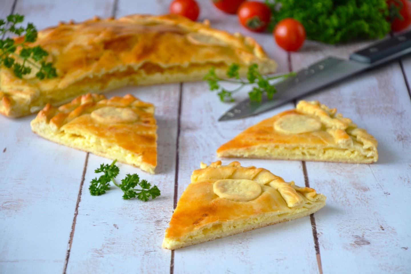 Cheese-filled Yeast Pie